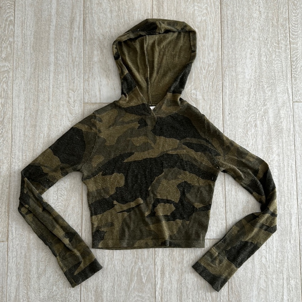 Camo hoodie crop top!